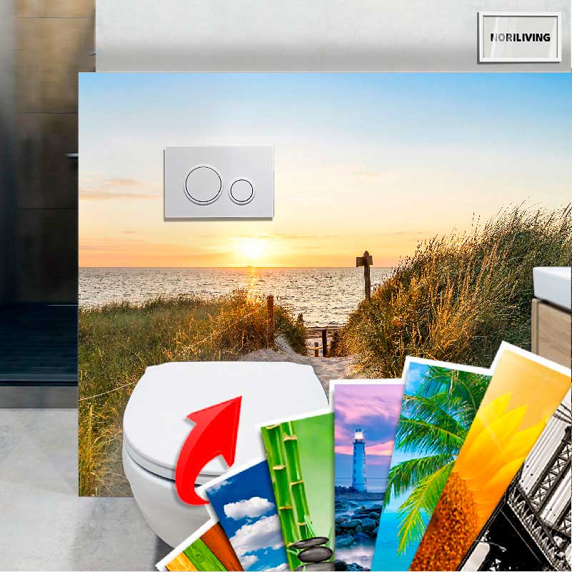 Badezimmer mit WC, dekorativer Wandgestaltung mit Sonnenuntergangsmotiv und austauschbaren Designs